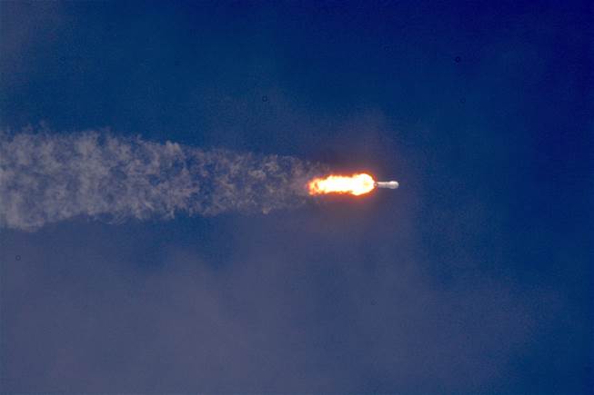 Falcon 9 In Flight, Photo Courtesy Liz Allen/Lloyd Behrendt