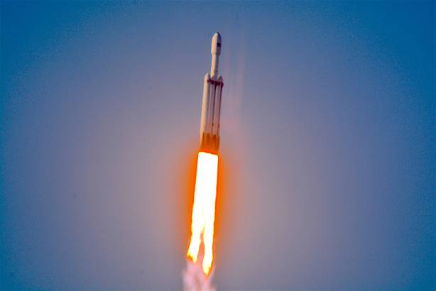 Falcon Heavy Arabsat-6A In Flight, Photo Courtesy Lloyd Behrendt/Spaceline
