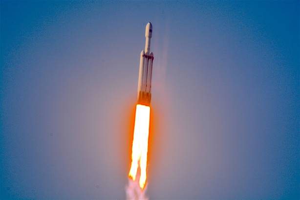 Falcon Heavy Arabsat-6A In Flight, Photo Courtesy Lloyd Behrendt/Spaceline