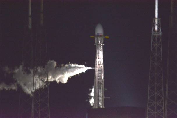 Falcon 9 Starlink-1 Liquid Oxygen Purge, Photo Courtesy Lloyd Behrendt/Spaceline