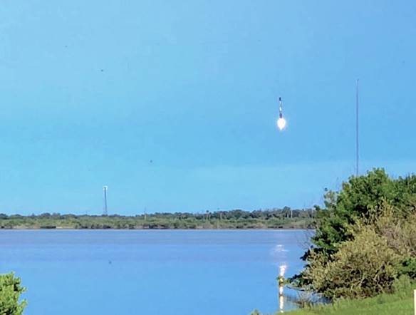 Falcon 9 Booster Approaches Landing, Photo Courtesy Lloyd Behrendt/Spaceline