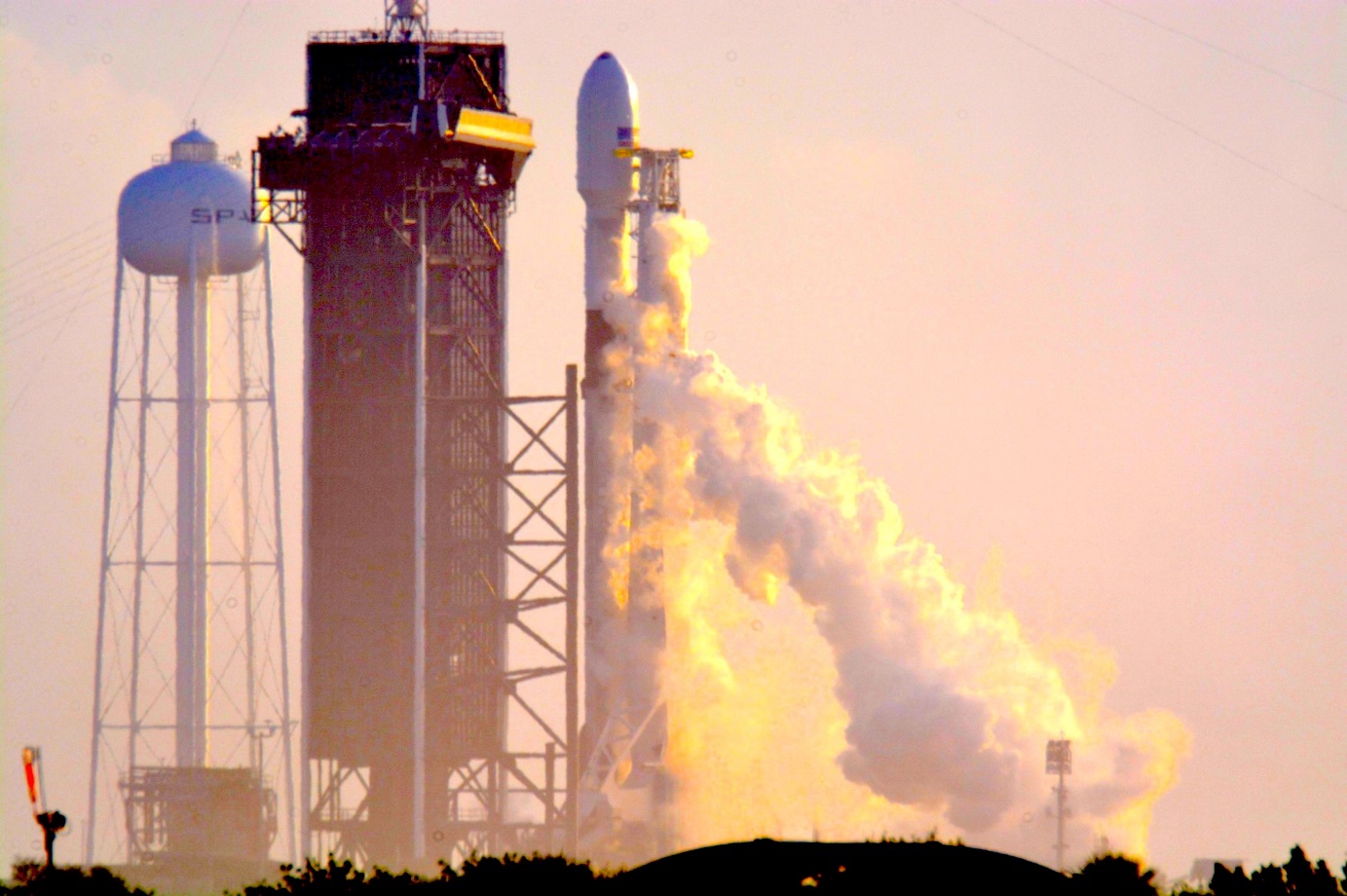 Falcon 9 Vapor Purge On Launch Pad 39A, Photo Courtesy Lloyd Behrendt/Spaceline