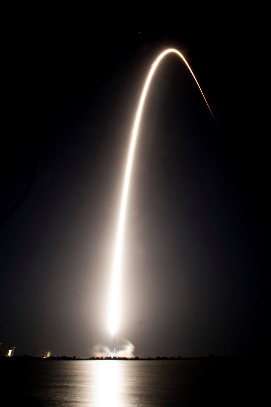 Falcon 9 Starlink V1.0-L24 Streak Shot, Photo Courtesy Carleton Bailie Spaceline