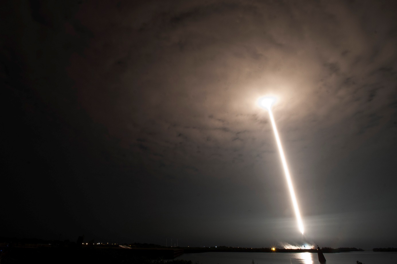 Falcon 9 Starlink 4-17 Streak Shot, Photo Courtesy Carleton Bailie, Spaceline