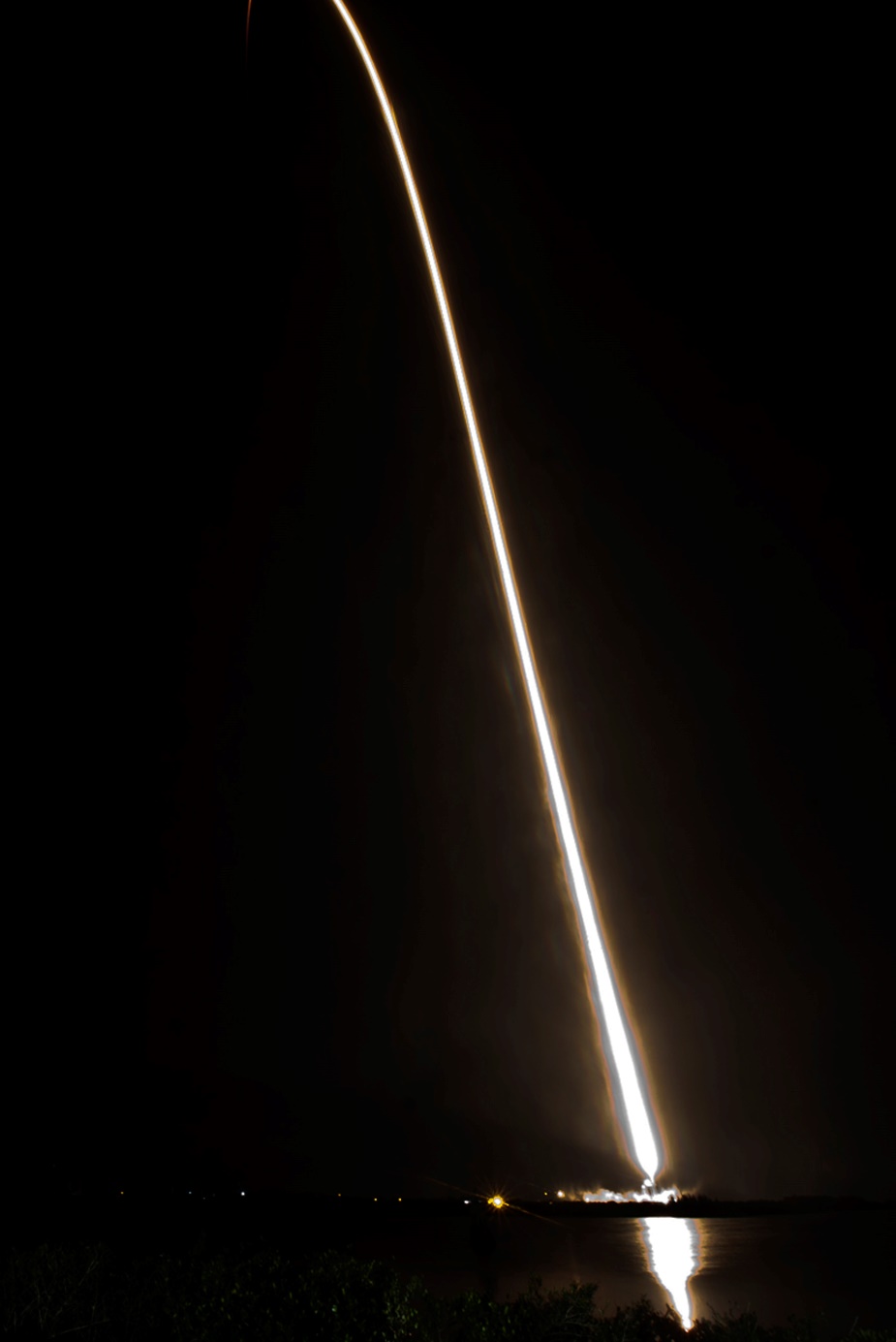 Falcon 9 Crew-4 Streak Shot, Photo Courtesy Carleton Bailie,Spaceline
