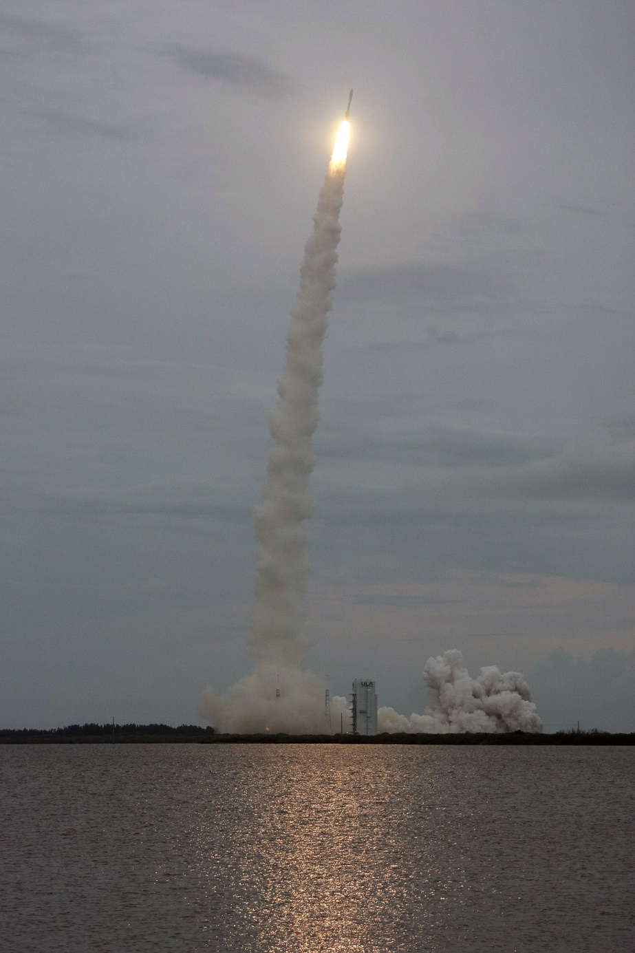 Atlas V USSF-12 Launch, Photo Courtesy Carleton Bailie, Spaceline