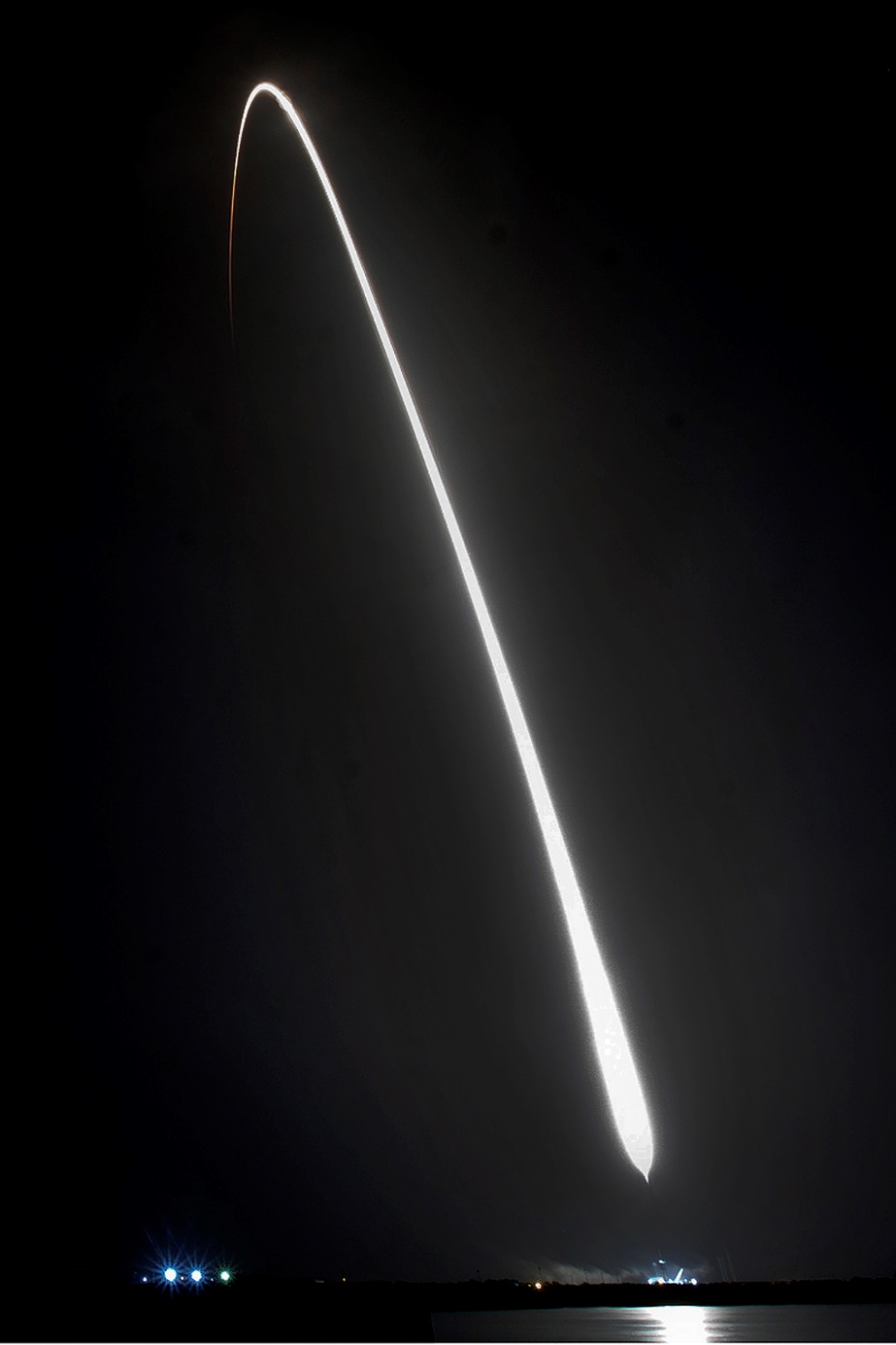 Falcon 9 Starlink 4-26 Streak Shot, Photo Courtesy Carleton Bailie, Spaceline