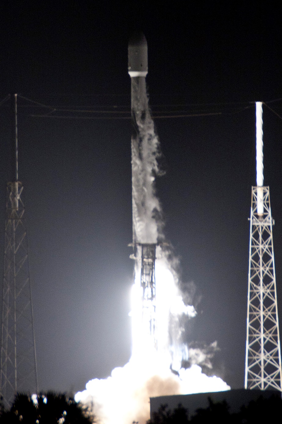 Falcon 9 Hakuto-R Launch, Photo Courtesy Carleton Bailie,Spaceline