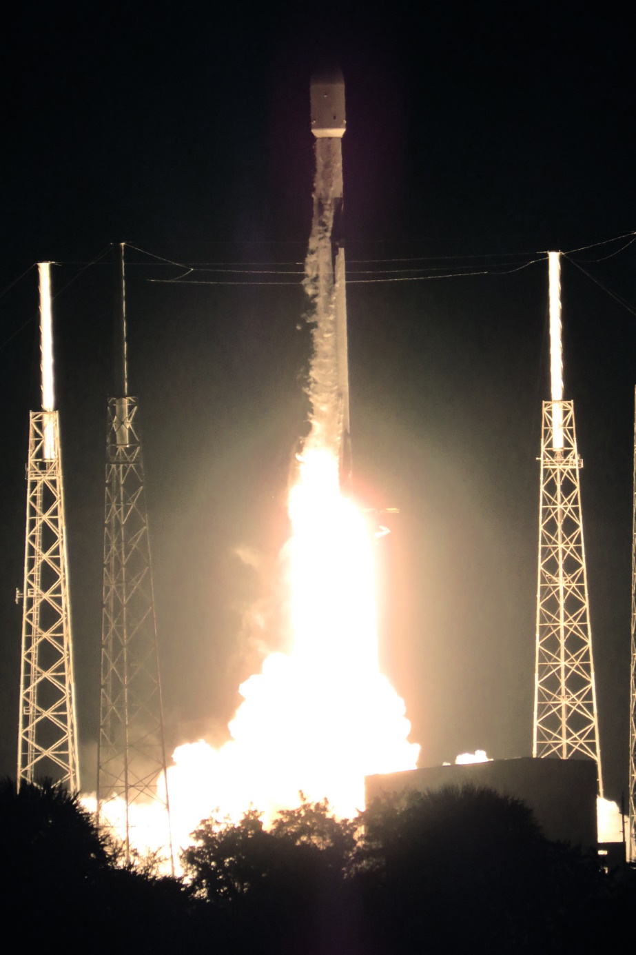 Falcon 9 Hotbird-13F Launch, Photo Courtesy Carleton Bailie,Spaceline