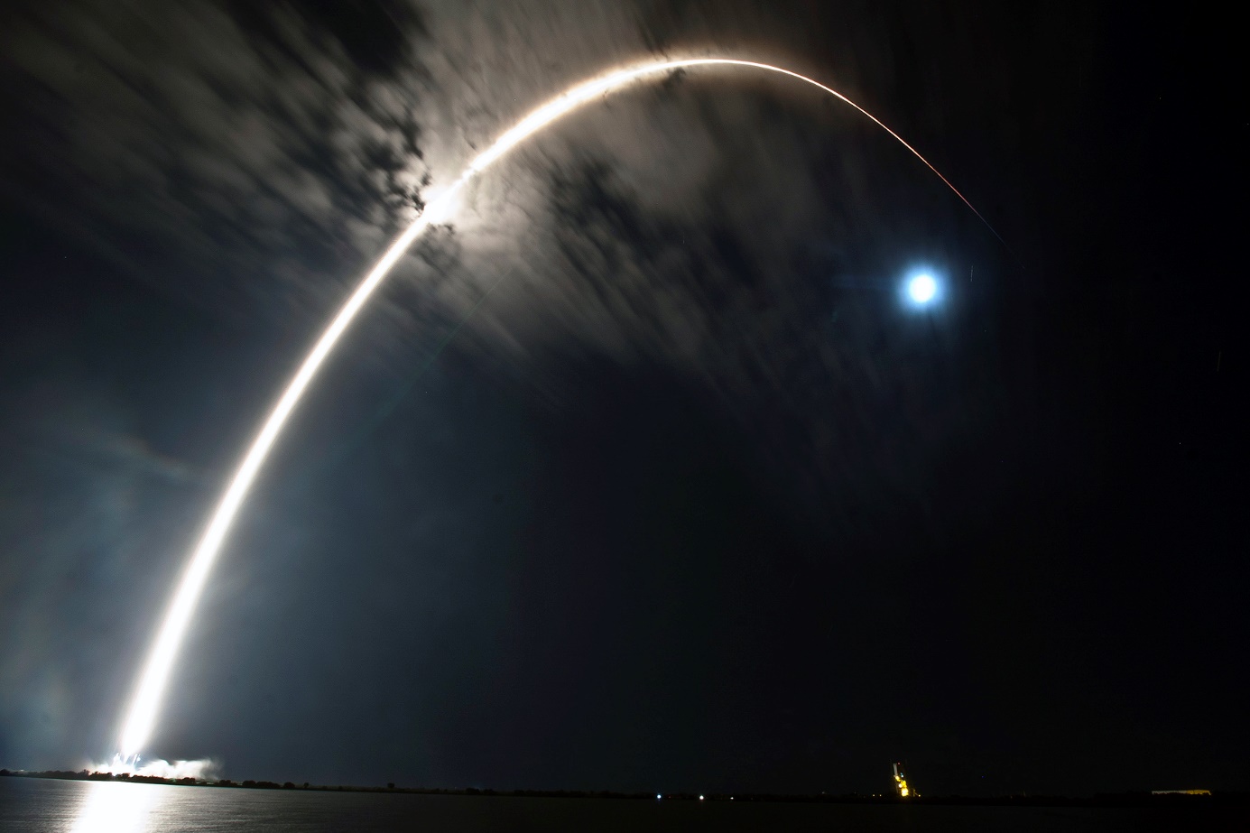 Falcon 9 Hotbird-13F Streak Shot, Photo Courtesy Carleton Bailie,Spaceline