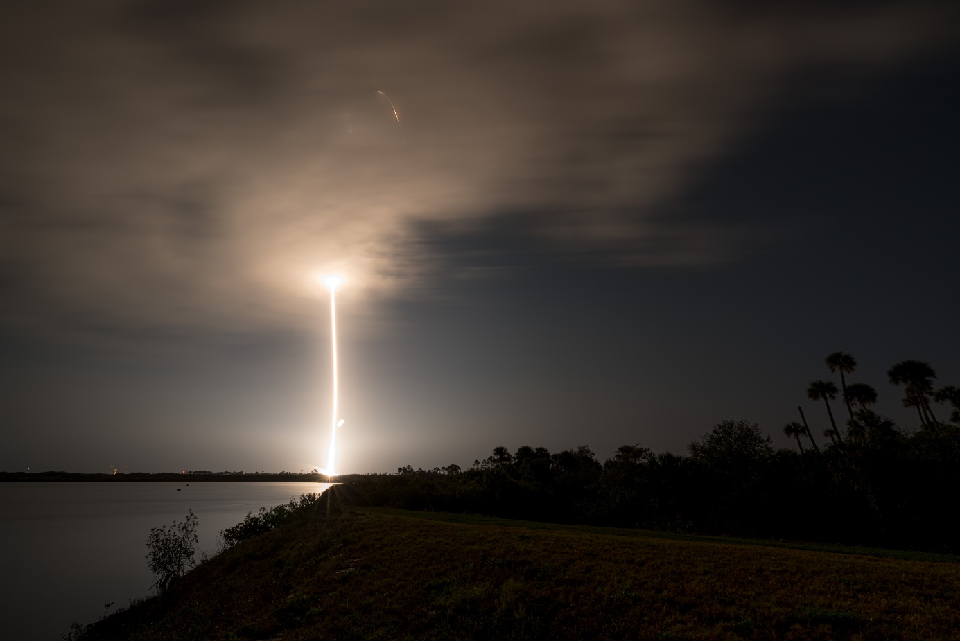 Falcon 9 Starlink 5-4 Streak Shot, Photo Courtesy SpaceX